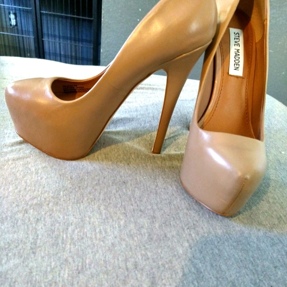 Heels - Picture 2 of 3